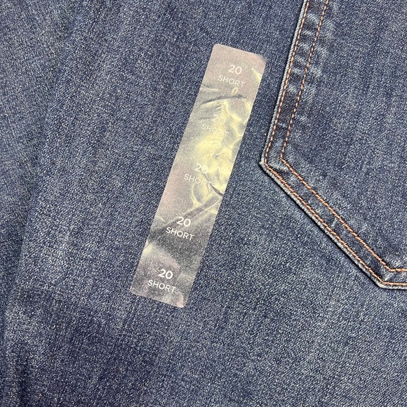 👖NWT🤩 |•LANE BRYANT•| Signature Fit Skinny Mid-RIse Size 20 Short👖 - Picture 5 of 9